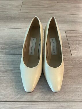 Bandolino Vintage Leather Cream Pointed-Toe Classic Pumps